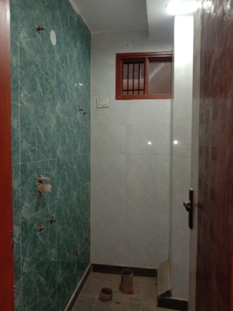 Bathroom, dwarka mor 2 Bedroom 450 Sq.Ft. Builder Floor In Dwarka Mor Delhi 9468423