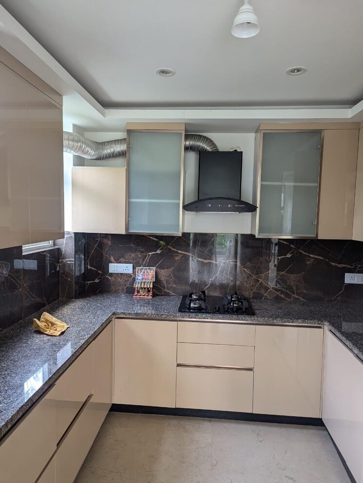 Kitchen, sector 39 3 Bedroom 300 Sq.Yd. Builder Floor In Sector 39 Gurgaon 9468403