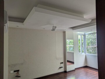 Room in 3 BHK Builder Floor at Sector 39 – for Rent