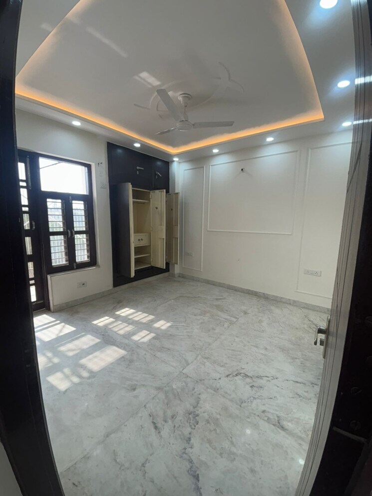Room, sector 46 3 Bedroom 2400 Sq.Ft. Builder Floor In Sector 46 Gurgaon 9468438