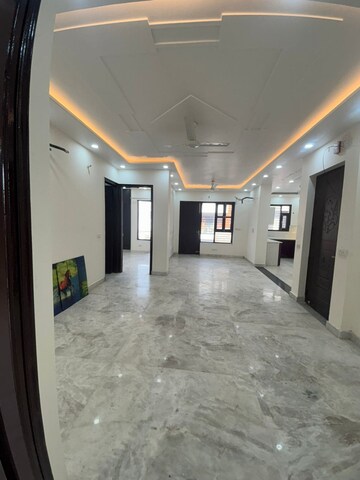 Room in 3 BHK Builder Floor at Sector 46 – for Rent