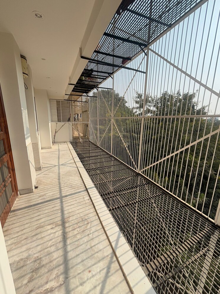 Balcony, sector 46 3 Bedroom 2400 Sq.Ft. Builder Floor In Sector 46 Gurgaon 9468438