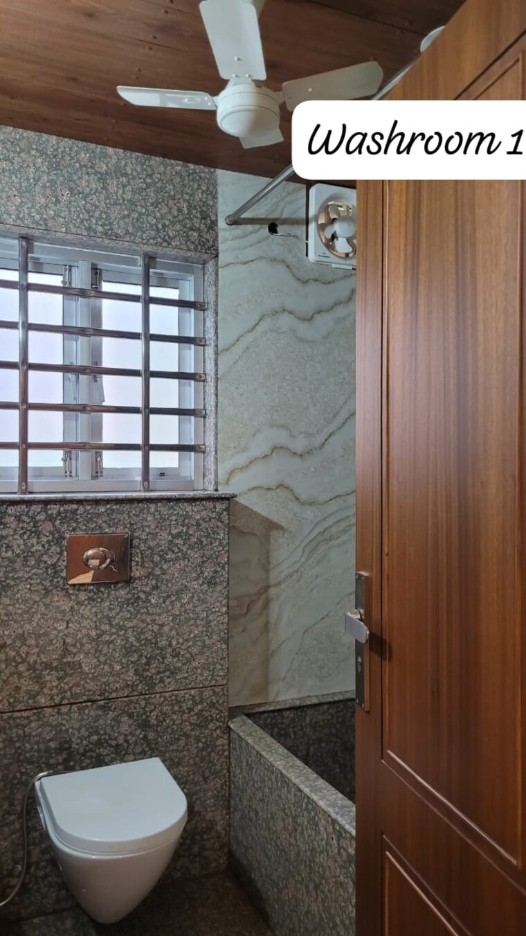 Room, east of kailash 2 Bedroom 300 Sq.Yd. Builder Floor In East Of Kailash Delhi 9468434