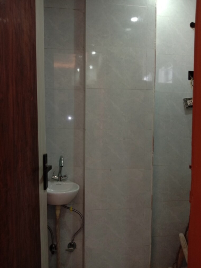 Bathroom, dwarka mor 2 Bedroom 459 Sq.Ft. Builder Floor In Dwarka Mor Delhi 9468532