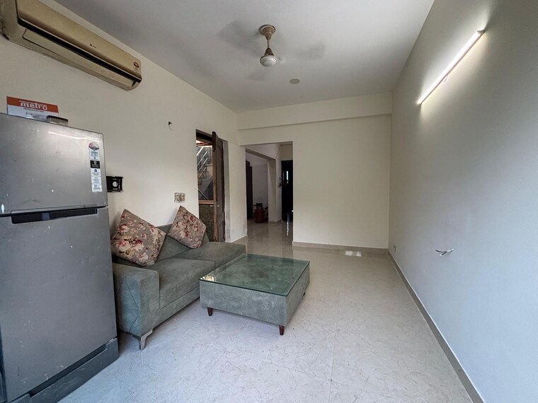 Room, lajpat nagar 4 2 Bedroom 100 Sq.Yd. Builder Floor In Lajpat Nagar 4 Delhi 9468518