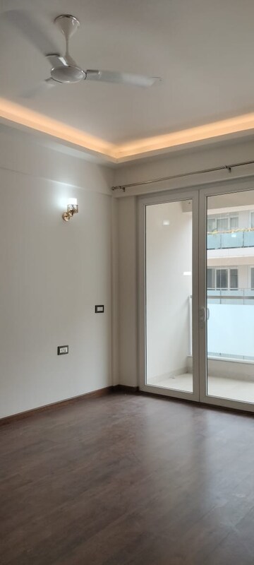 Room in 3 BHK Builder Floor at DLF Pink Town House, Dlf City Phase 3 – for Rent