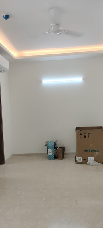 Furnished Amenities in 3 BHK Builder Floor at DLF Pink Town House, Dlf City Phase 3 – for Rent