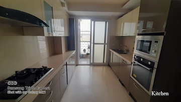 Kitchen in 3 BHK Builder Floor at DLF Pink Town House, Dlf City Phase 3 – for Rent