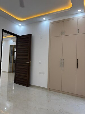 Room in 3 BHK Apartment at Smart World Orchard, Sector 61 – for Rent