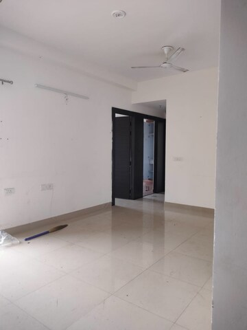 Room in 3 BHK Apartment at Express Zenith, Sector 77 – for Rent