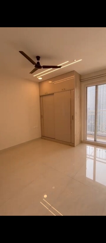 Room in 3 BHK Apartment at Prestige Beverly Hills, Kokapet – for Rent