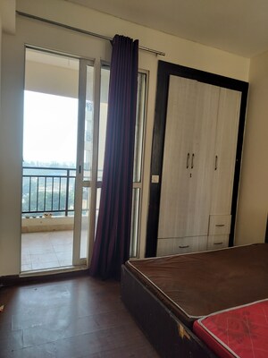 Room in 2 BHK Apartment at Jaypee Greens Kosmos, Sector 134 – for Rent