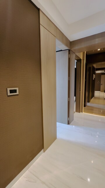 Room in 3 BHK Apartment at Mirchandani Triton, Santacruz West – for Sale