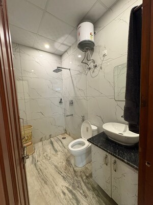 Attached Bathroom in 3 BHK Builder Floor at Unitech Arcadia, South City 2 – for Rent