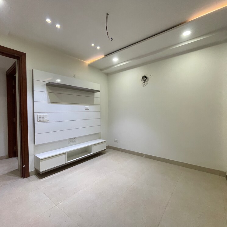 Room, rohini sector 24 3 Bedroom 1100 Sq.Ft. Builder Floor In Rohini Sector 24 Delhi 9469190