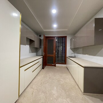 Room in 3 BHK Builder Floor at Rohini Sector 24 – for Rent