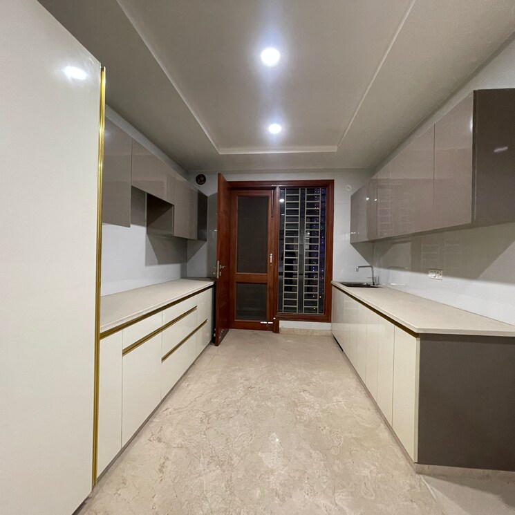 Room, rohini sector 24 3 Bedroom 1100 Sq.Ft. Builder Floor In Rohini Sector 24 Delhi 9469190