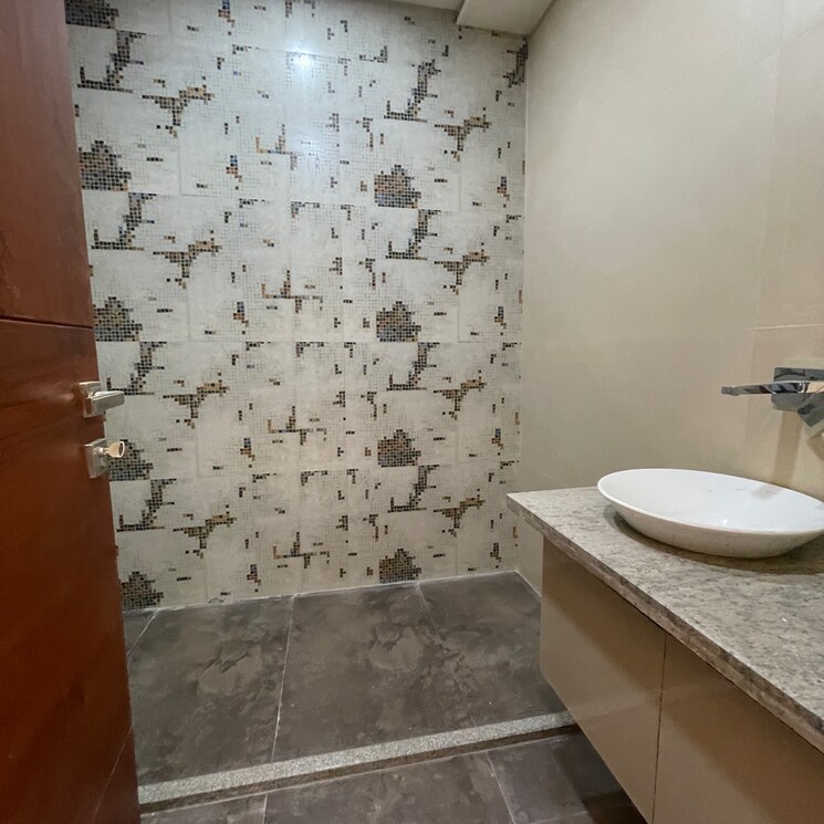 Bathroom, rohini sector 24 3 Bedroom 1100 Sq.Ft. Builder Floor In Rohini Sector 24 Delhi 9469190