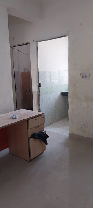 Kitchen in 1.5 BHK Apartment at Sector 10 Greater Noida – for Rent