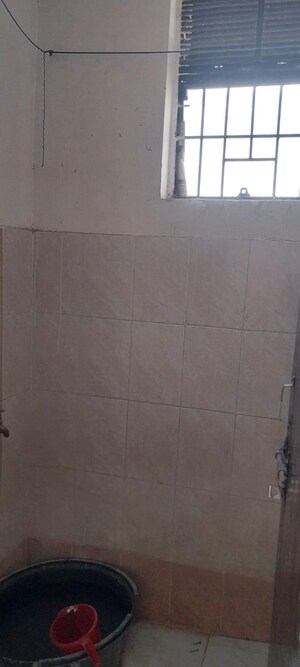 Bathroom in 1.5 BHK Apartment at Sector 10 Greater Noida – for Rent