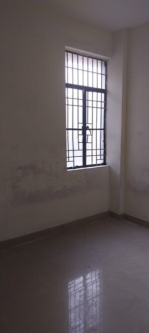 Room in 1.5 BHK Apartment at Sector 10 Greater Noida – for Rent