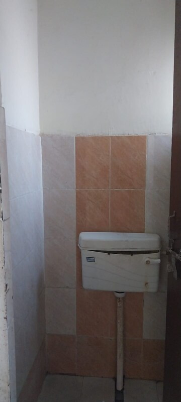 Bathroom in 1.5 BHK Apartment at Sector 10 Greater Noida – for Rent