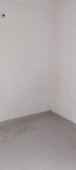 Room in 1.5 BHK Apartment at Sector 10 Greater Noida – for Rent