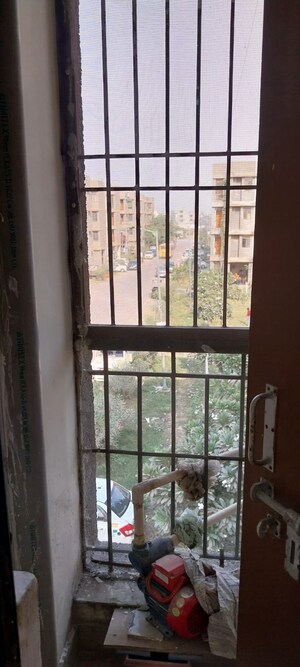 Balcony in 1.5 BHK Apartment at Sector 10 Greater Noida – for Rent