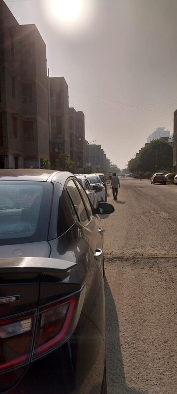 Parking in 1.5 BHK Apartment at Sector 10 Greater Noida – for Rent