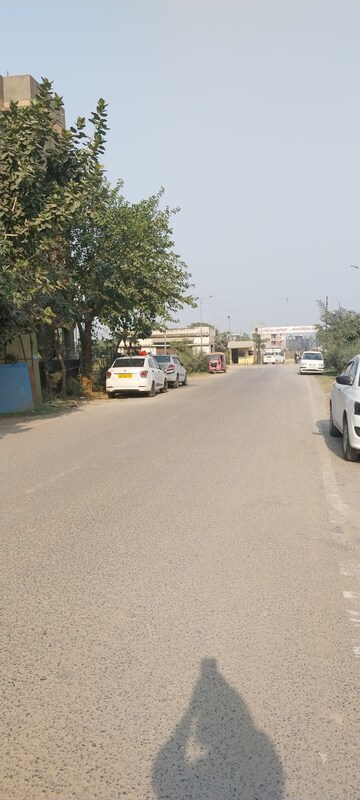 Parking in 1.5 BHK Apartment at Sector 10 Greater Noida – for Rent