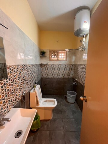 Bathroom in 3 BHK Apartment at Hulkul Brigade Center, Lavelle Road – for Rent
