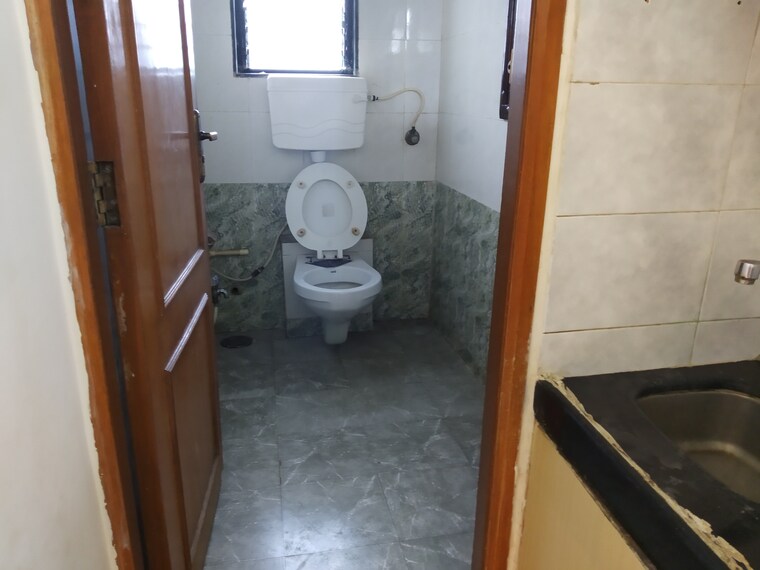 Bathroom, crystal-plaza-andheri-west Commercial Office Space 500 Sq.Ft. In Andheri West Mumbai 9469041