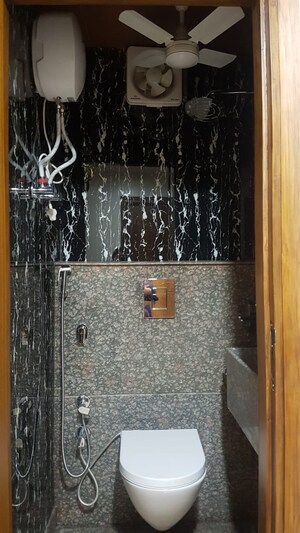 Furnished Amenities in 3 BHK Builder Floor at East Of Kailash – for Rent