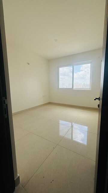 Room in 2.5 BHK Apartment at Shriram Southern Crest, Jp Nagar – for Sale