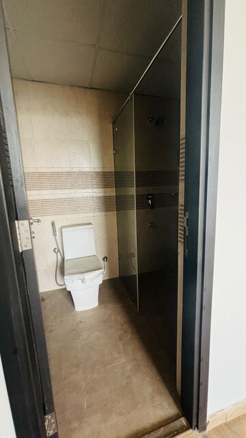 Bathroom in 2.5 BHK Apartment at Shriram Southern Crest, Jp Nagar – for Sale