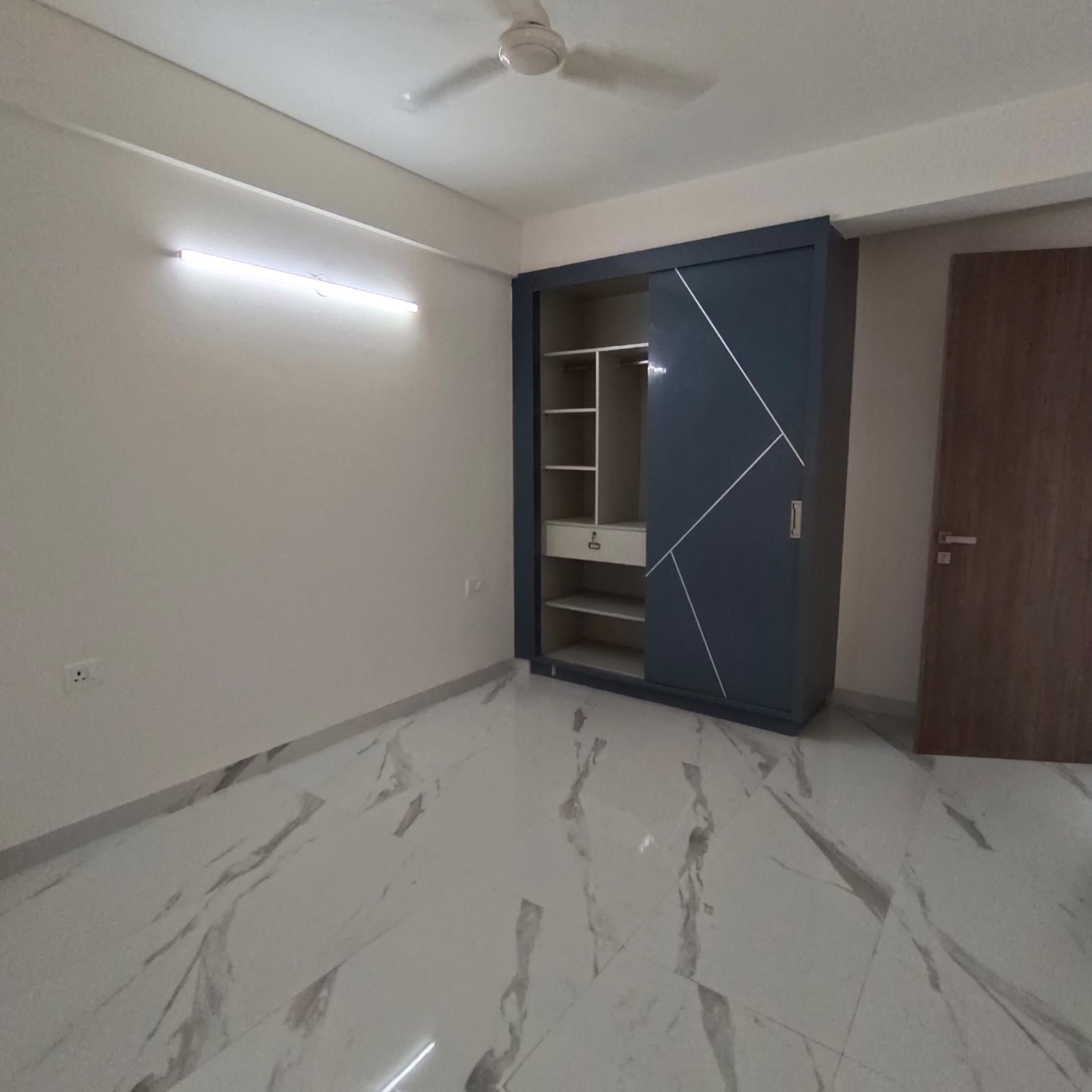 2.5 BHK + Study Room Apartment For Rent in Smart World Gems