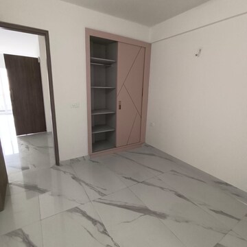 Room in 2.5 BHK Apartment at Smart World Gems, Sector 89 – for Rent