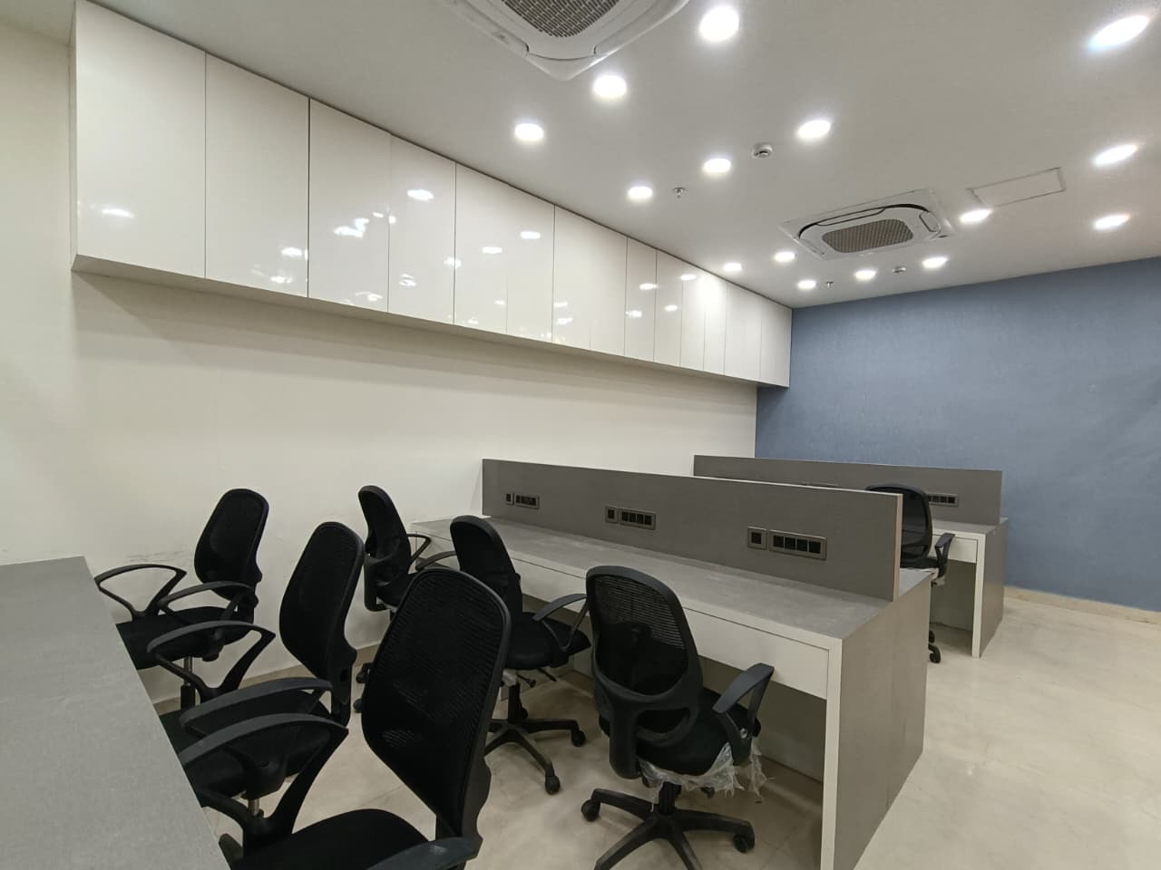 Office Space For Rent in Mani Casadona