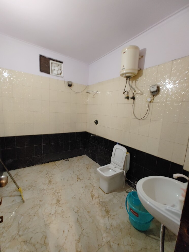 Attached Bathroom, sector 55 2 Bedroom 1710 Sq.Ft. Independent House In Sector 55 Noida 9469561