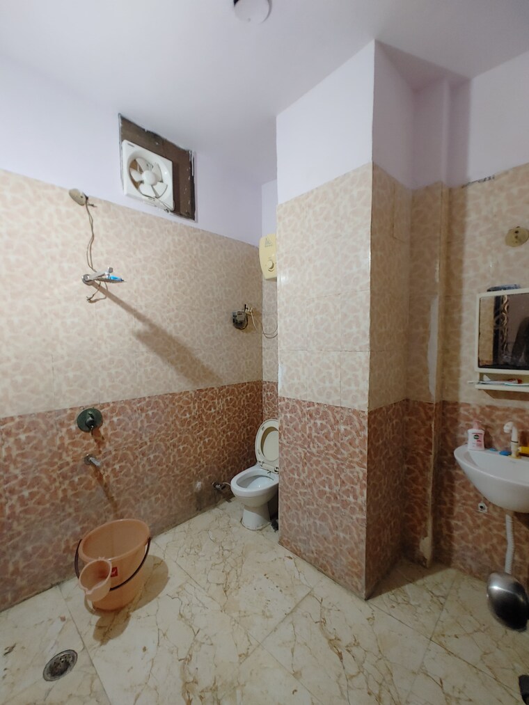 Bathroom, sector 55 2 Bedroom 1710 Sq.Ft. Independent House In Sector 55 Noida 9469561