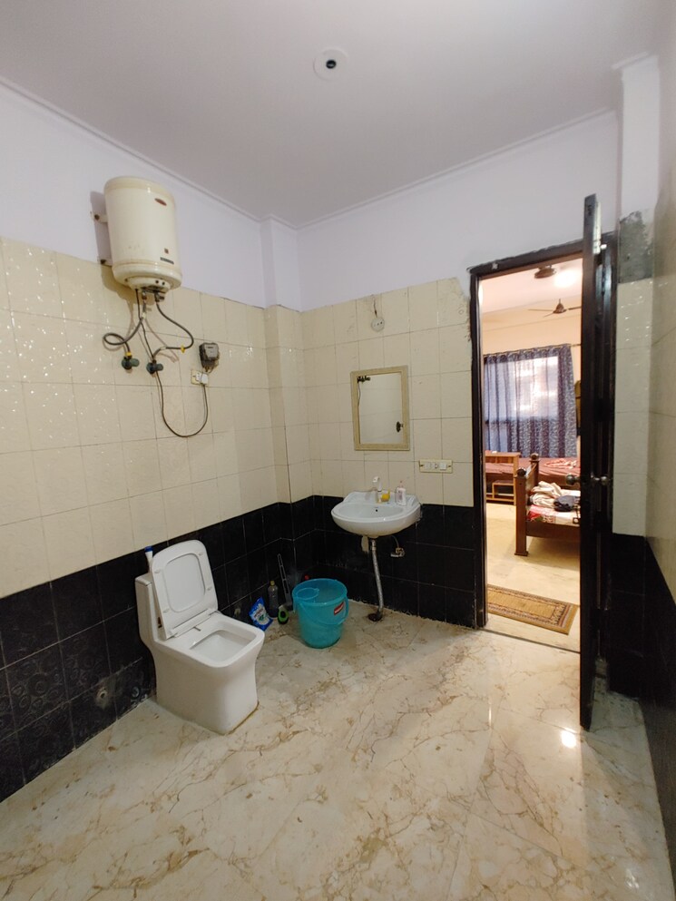 Attached Bathroom, sector 55 2 Bedroom 1710 Sq.Ft. Independent House In Sector 55 Noida 9469561