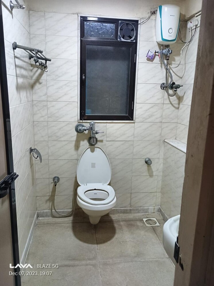Bathroom, green-land-chs-andheri 3 Bedroom 1400 Sq.Ft. Apartment In Jb Nagar Mumbai 9469625