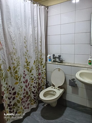 Bathroom in 3 BHK Apartment at Green Land CHS Andheri, Jb Nagar – for Rent