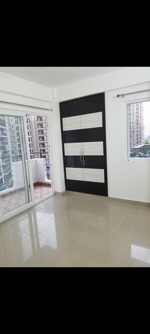 Room in 2 BHK Apartment at Amrapali Heartbeat City, Sector 107 – for Rent