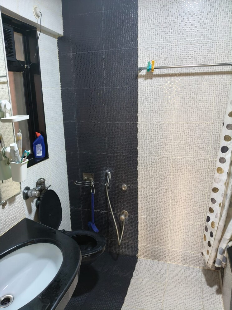 Bathroom, gundecha-symphony 2 Bedroom 700 Sq.Ft. Apartment In Andheri West Mumbai 9448756