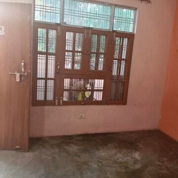 Room in 2 BHK Apartment at Chingrighata – for Rent