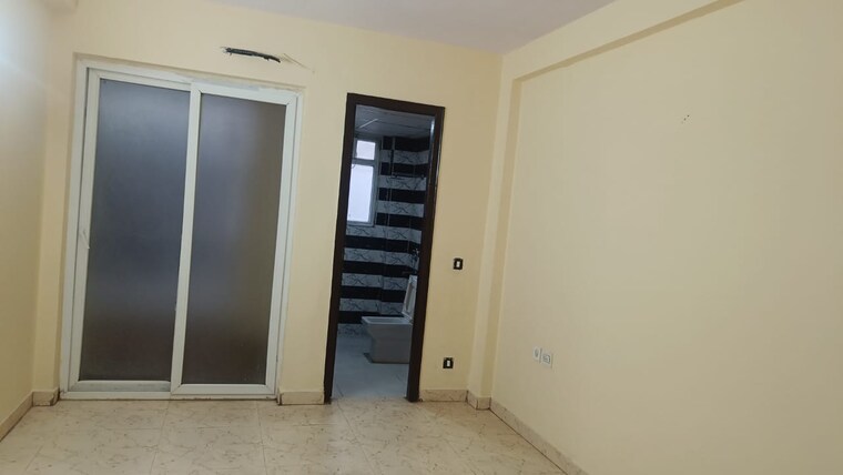 Room, amolik-residency 3 Bedroom 140 Sq.Yd. Builder Floor In Sector 86 Faridabad 9469951