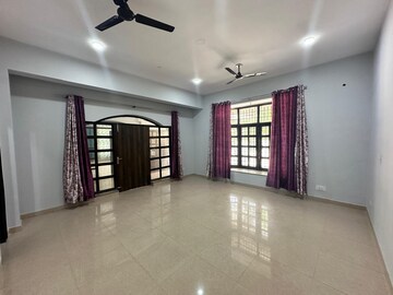Room in 2.5 BHK Independent House at Alpha 1 Greater Noida – for Sale