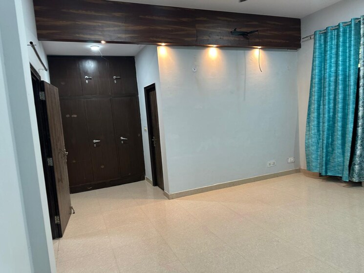 Room, alpha 1 greater noida 2.5 Bedroom 45 Sq.Yd. Independent House In Alpha 1 Greater Noida Greater Noida 9469944