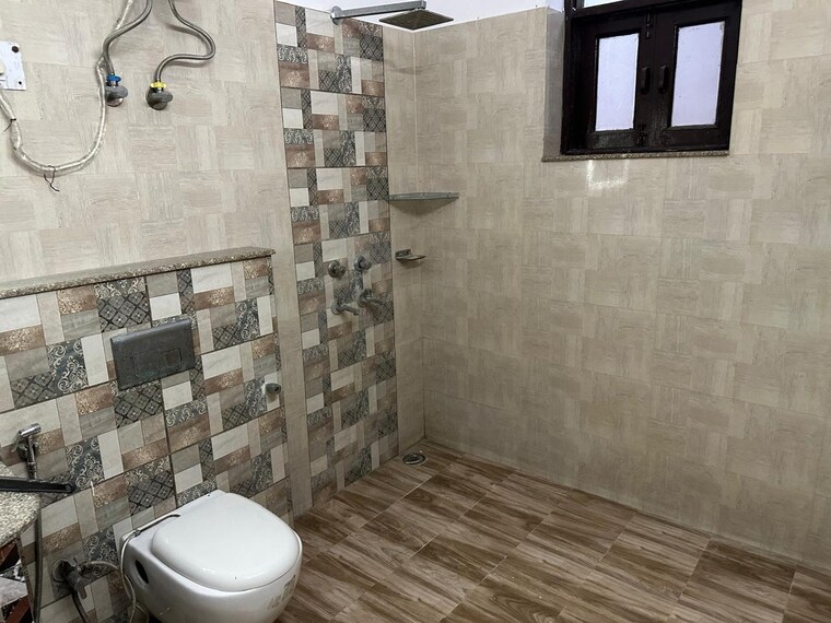 Attached Bathroom, alpha 1 greater noida 2.5 Bedroom 50 Sq.Yd. Independent House In Alpha 1 Greater Noida Greater Noida 9470267